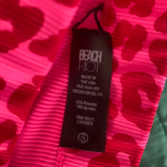 Beach Riot S Twist Sport Top - Picture 2 of 10